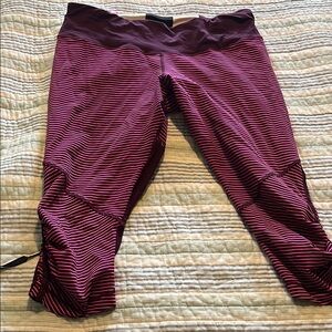 Lulu lemon capri leggings- magenta striped sz 10